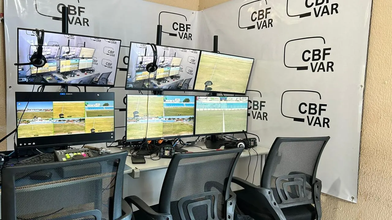 Sala do árbitro de vídeo no Morenão, em Iguatu