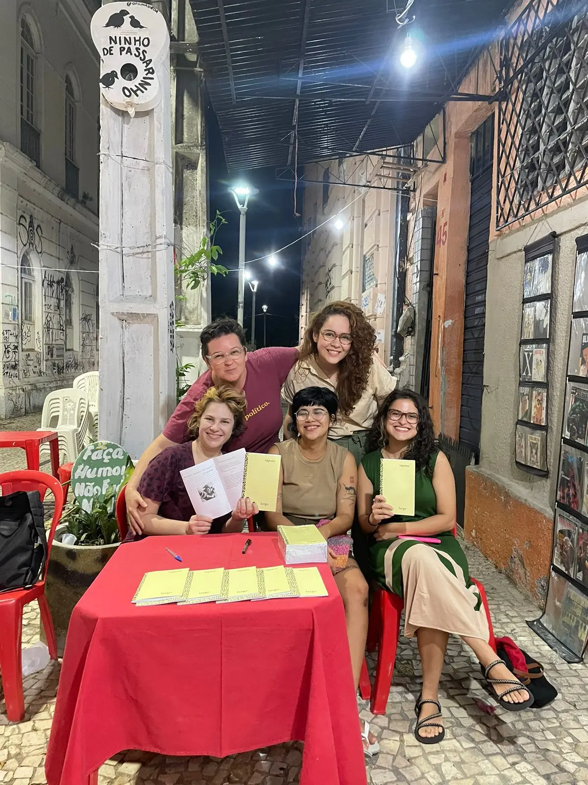 Primeiro evento de lançamento do zine 'Sapato Largo' aconteceu no Beco do Tambor, no Centro