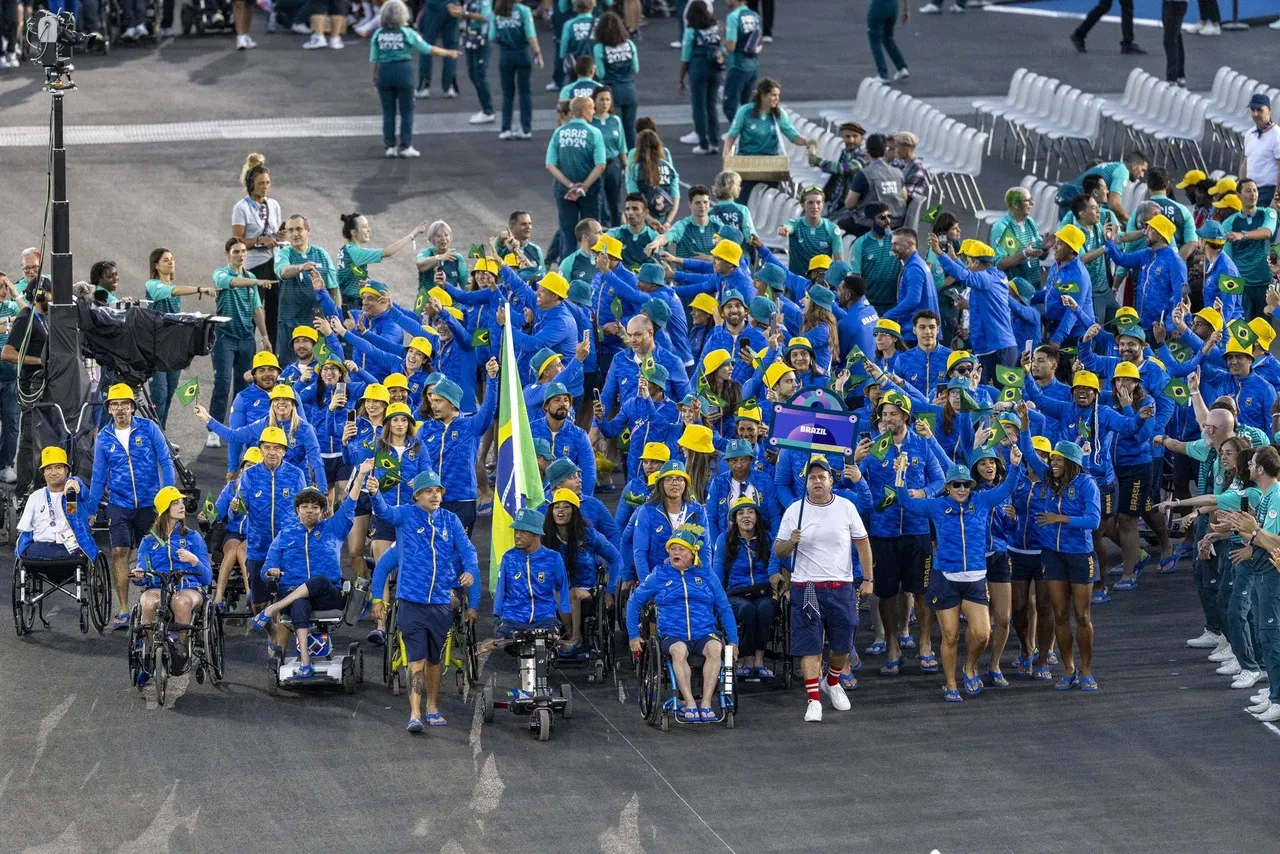 A delegação brasileira na abertura dos jogos paralímpicos 2024
