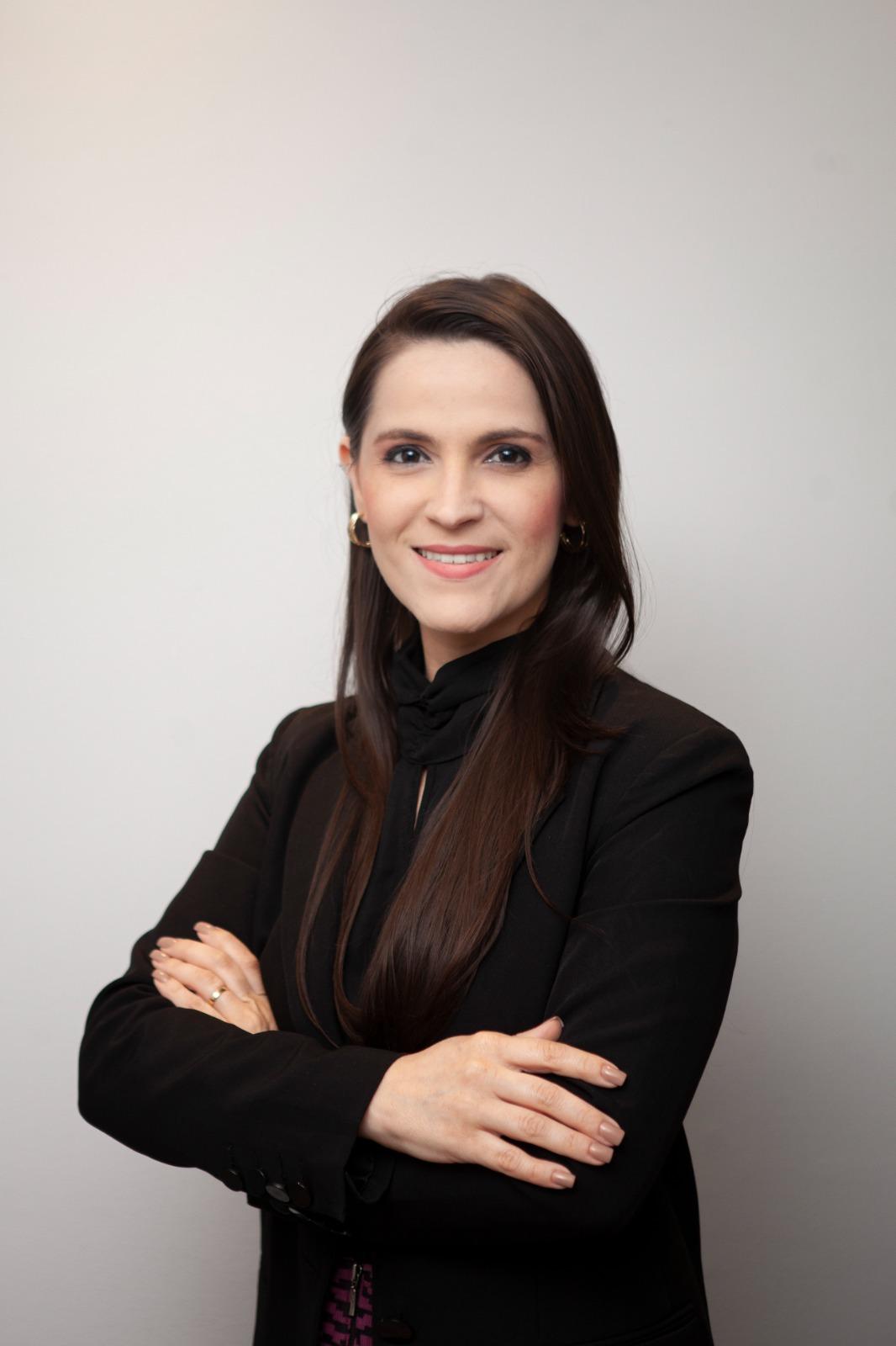 Érica Martins é advogada, diretora Acadêmica da Escola Superior da Advocacia do Ceará, membro da Comissão da Mulher Advogada da OAB-CE