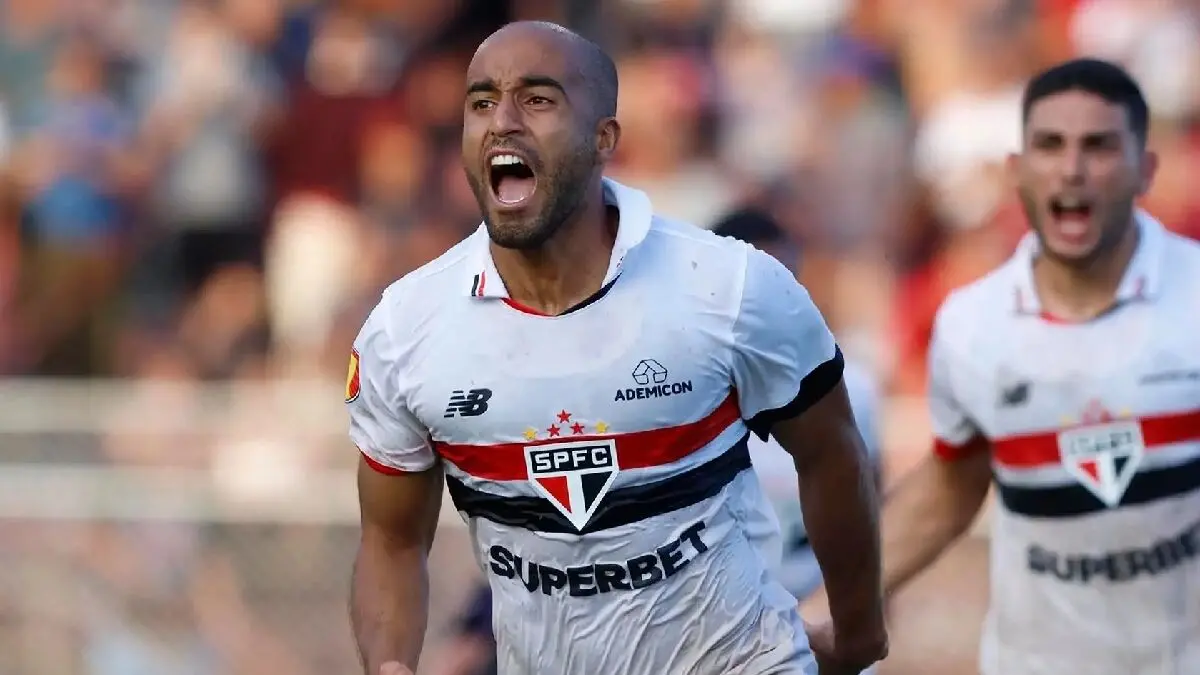 Lucas Moura em ação pelo São Paulo