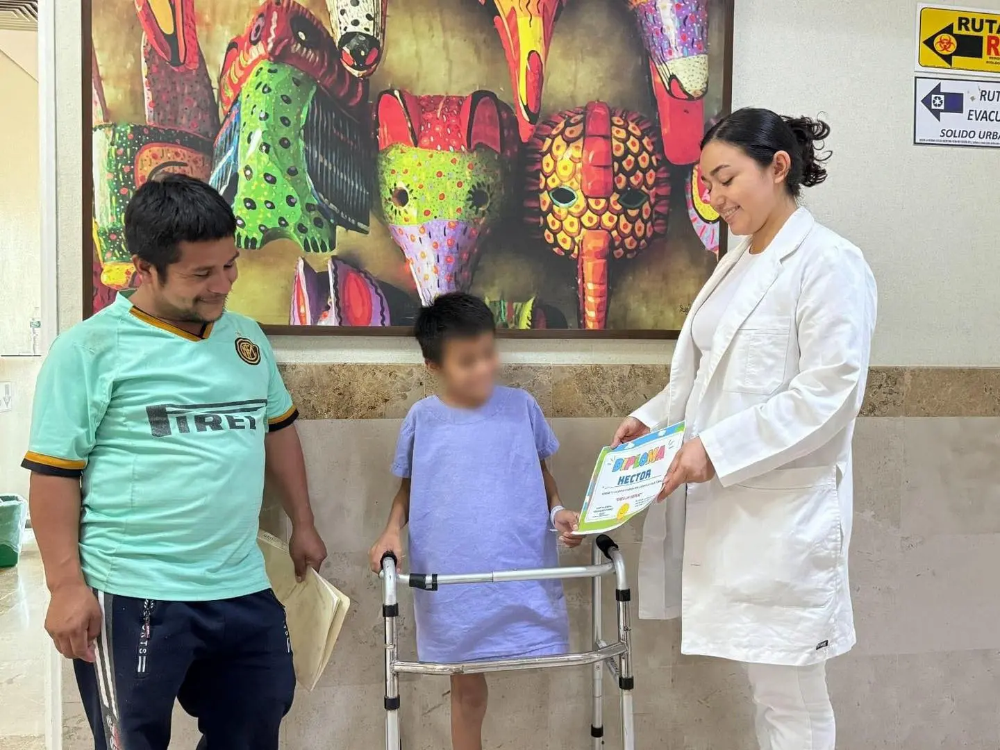 Héctor, menino picada por cobra no México