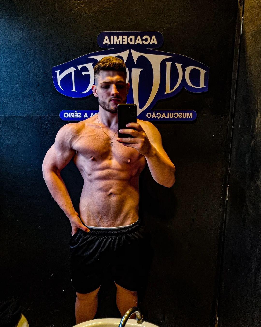 Fisiculturista Matheus Pavlak. Jovem fisiculturista de 19 anos morre após parada cardiorrespiratória em SC