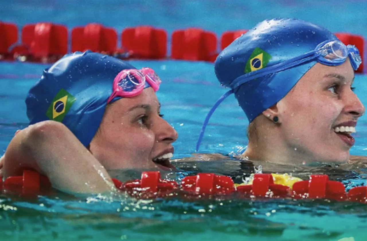 Teve dobradinha brasileira de prata e bronze, respectivamente, com as irmãs gêmeas Débora e Beatriz Carneiro, nos 100m peito da classe SB14