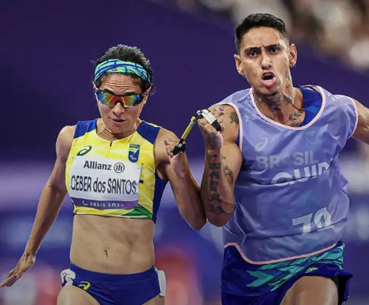 A atleta acreana Jerusa Geber, ao lado do guia Gabriel Aparecido dos Santos Garcia), 42 anos, conquistou a medalha de ouro nos 100m, da classe T11 (deficiência visual)