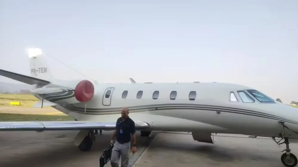 Empresa de sertanejo ainda aparece como proprietária de aeronave em consulta na Anac