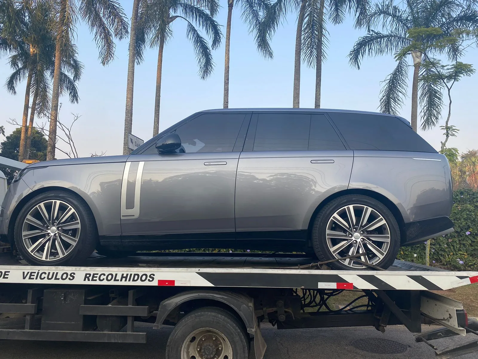 Carro de Deolane apreendido em operação