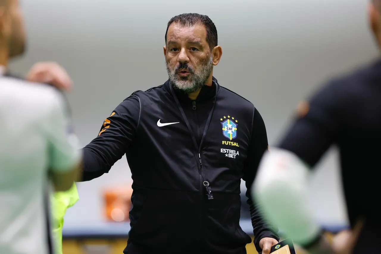 O técnico Marquinhos Xavier convocou 15 atletas para a Copa do Mundo de Futsal