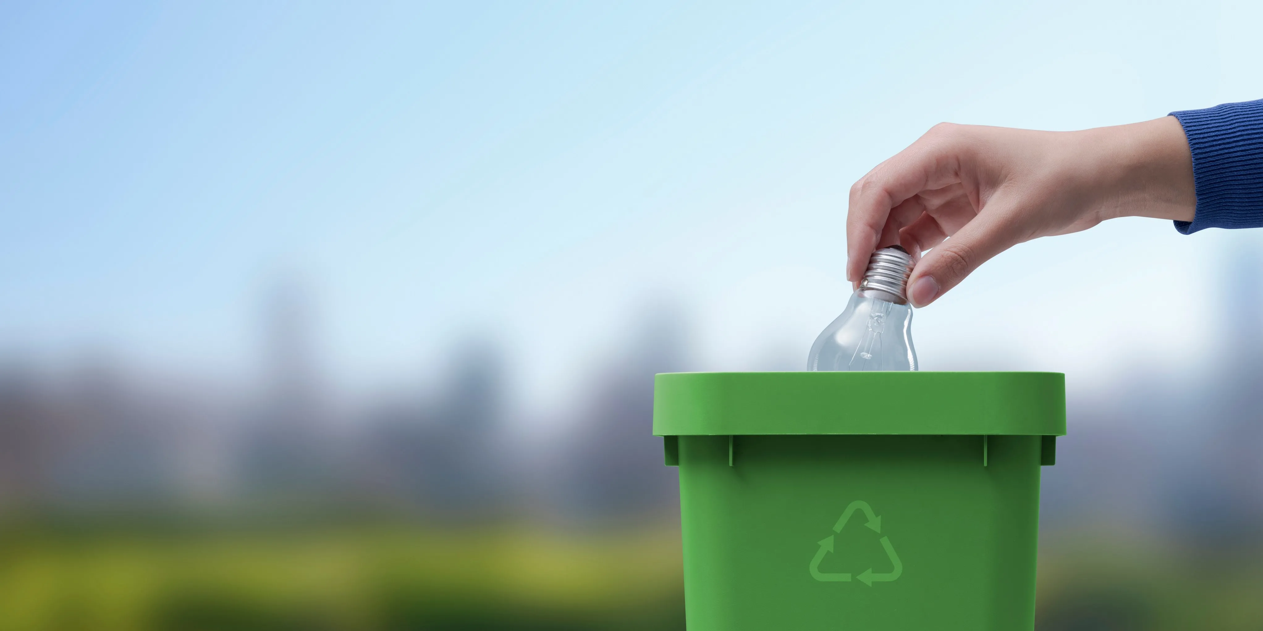 Na reciclagem, as lâmpadas passam pelo processo de descontaminação e separação de materiais