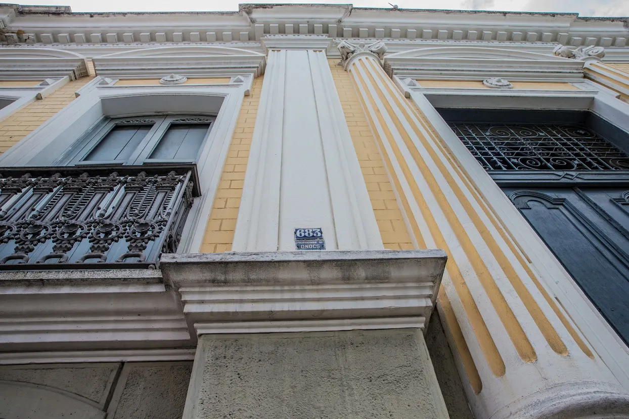 Prédio mescla diversos estilos de arquitetura e tem valor histórico reconhecido