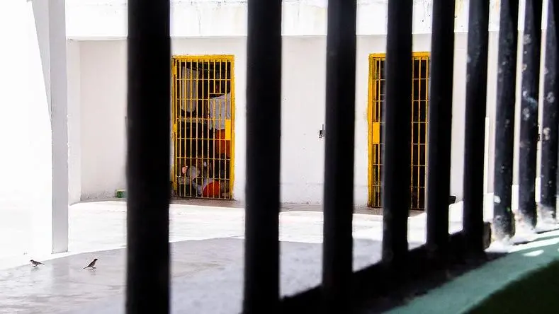 63,8% dos presos (13.021 internos) afirmaram ao Censo que estavam encarcerados em celas com mais de 12 detentos, nas unidades penitenciárias cearenses