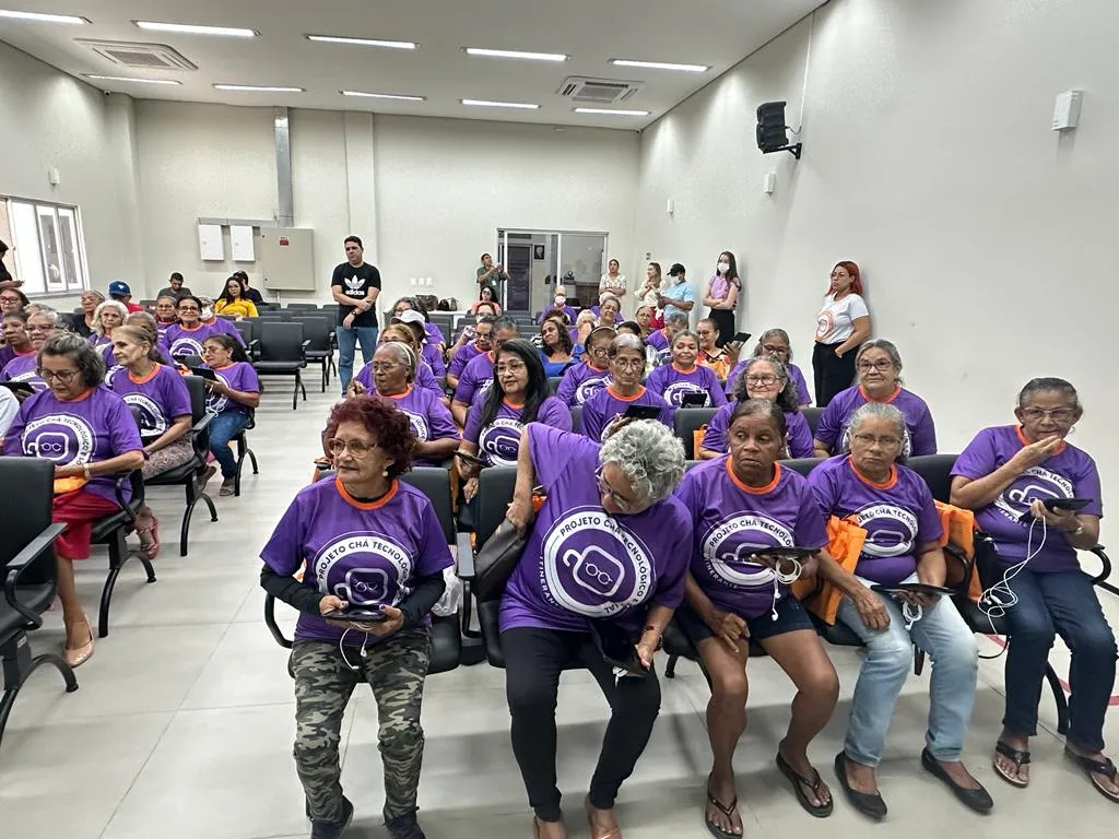 O Chá Tecnológico e Social tem o objetivo de promover a autonomia digital dos idosos e a socialização do público com outras atividades