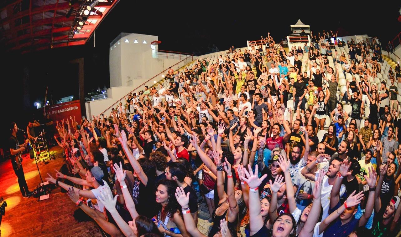 Público lota o Anfiteatro do Dragão do Mar