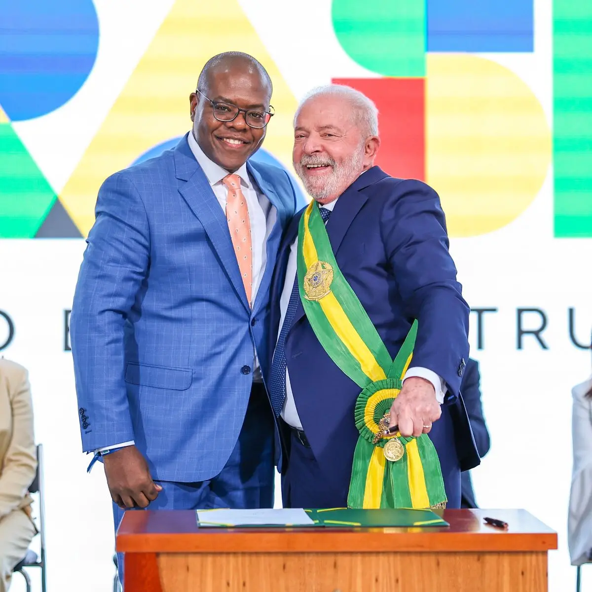 Silvio Almeida ao lado de Lula