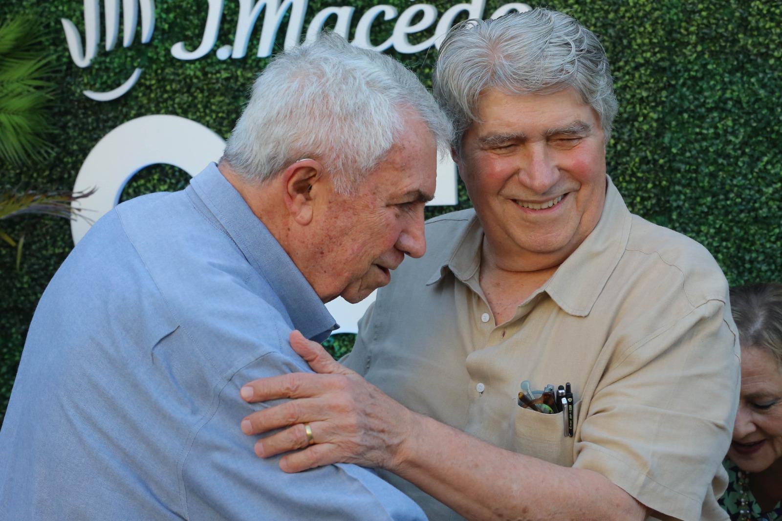 Roberto Macêdo, presidente do conselho da J. Macêdo CAP, (esq.) e Amarílio Macêdo, CEO da J. Macêdo CAP (dir.)