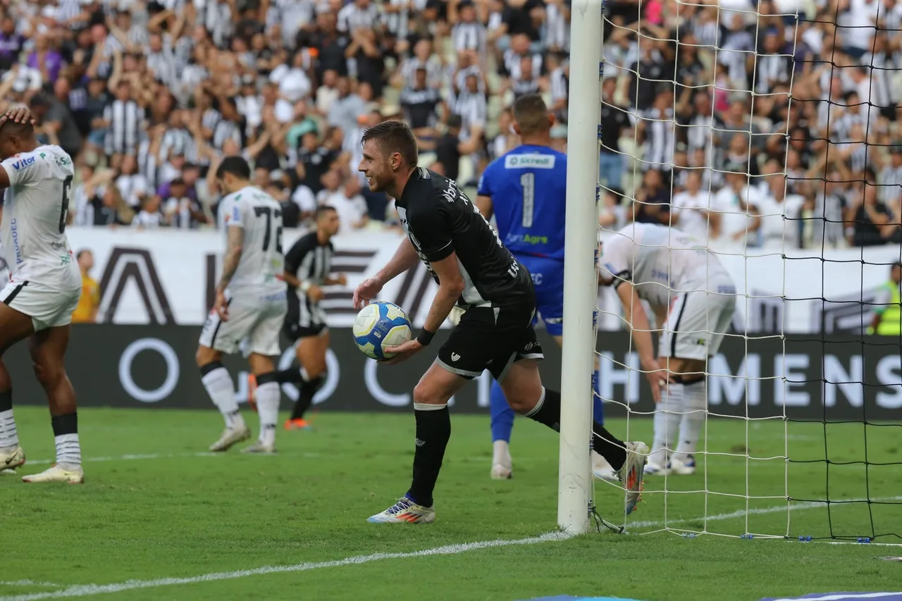 Aylon abriu o placar para o Ceará no 1º tempo