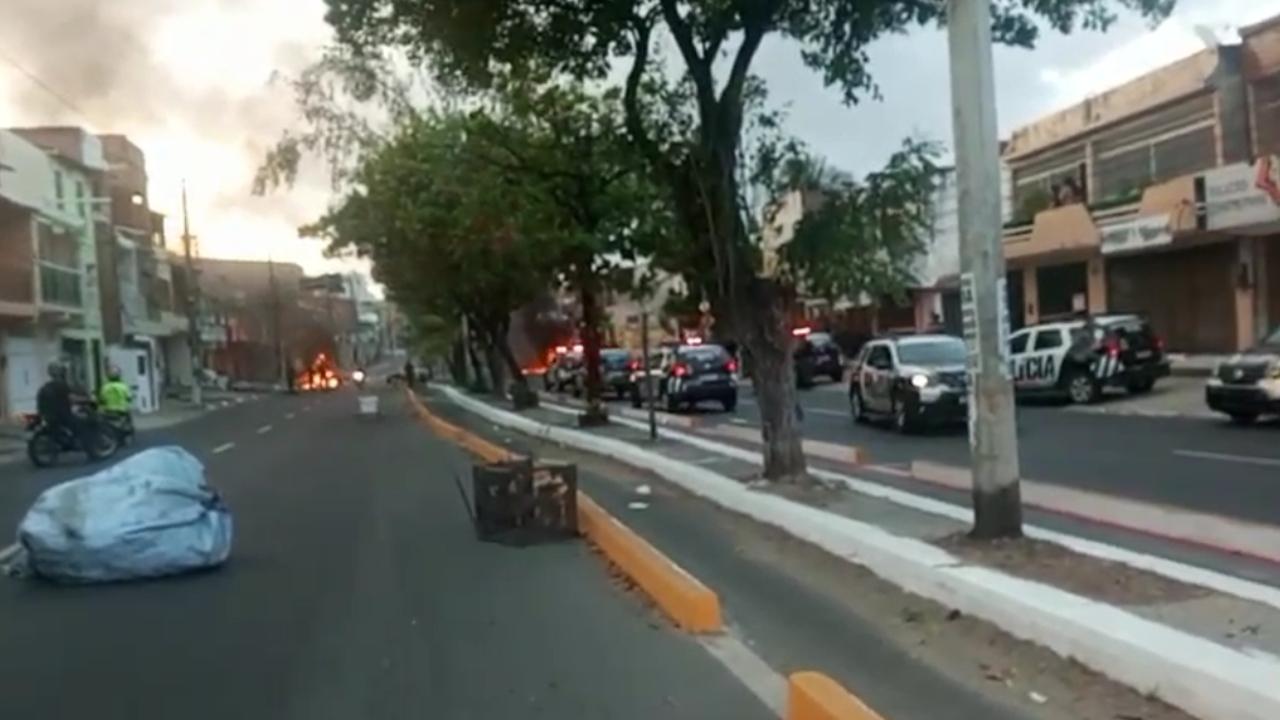 Barricada de fogo na Avenida Francisco Sá