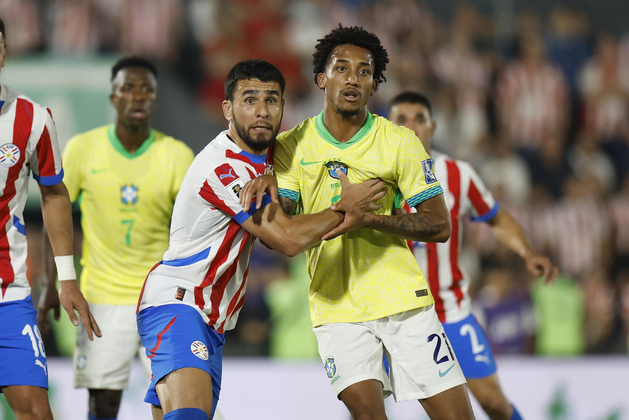 Foto de João Pedro durante Paraguai x Brasil