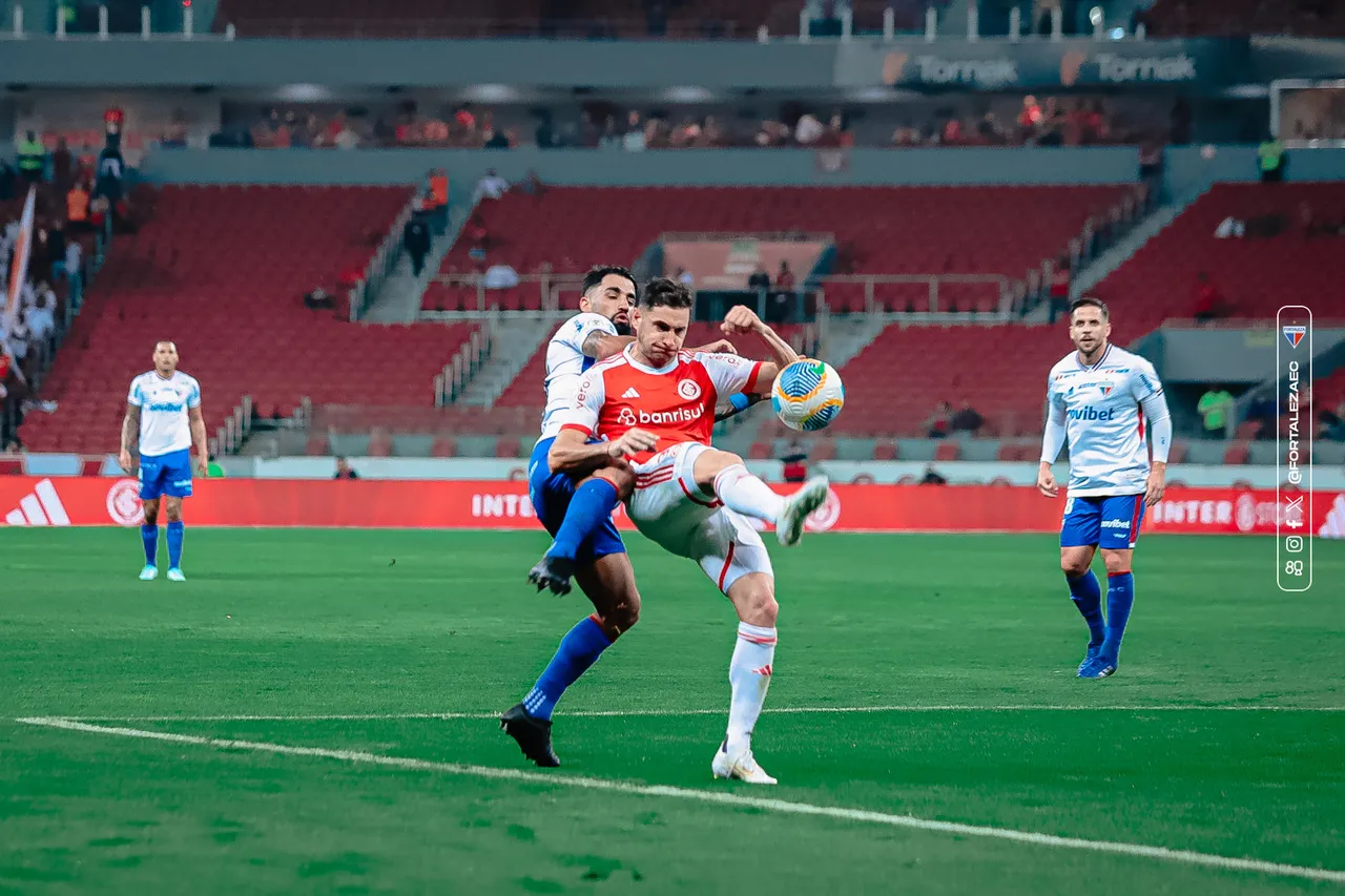 O jogo entre Inter e Fortaleza foi muito disputado no Beira-Rio