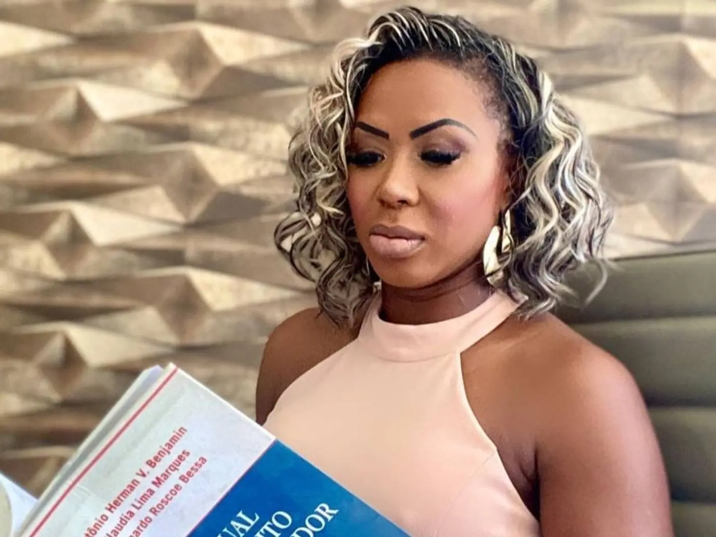 Foto da advogada adélia soares