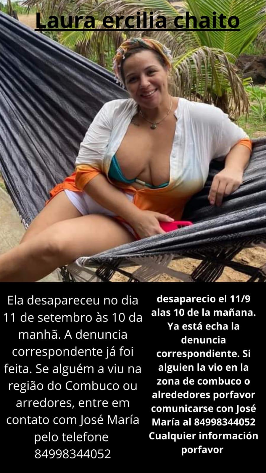 Laura Ercília com roupa de praia e um lenço na cabeça