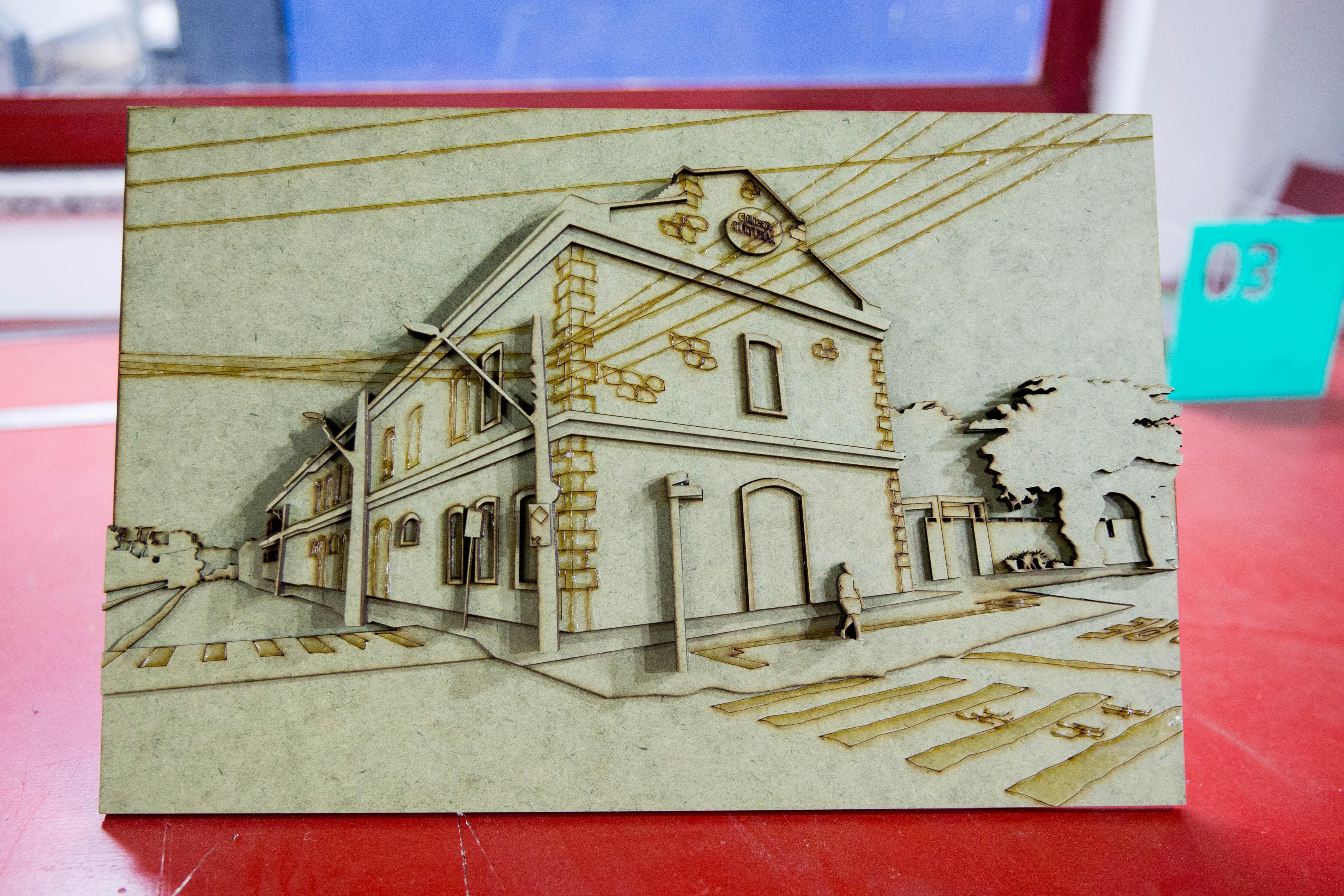 Peça tátil de uma fotografia da fachada da Caixa Cultural de Fortaleza