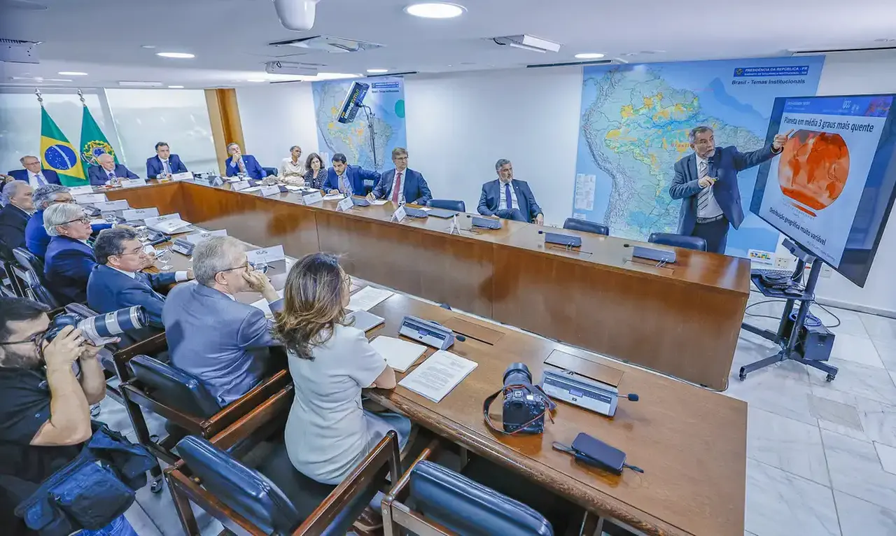 Imagem da notícia Governo Lula vai destinar R$ 514 milhões para combater incêndios e seca na Amazônia