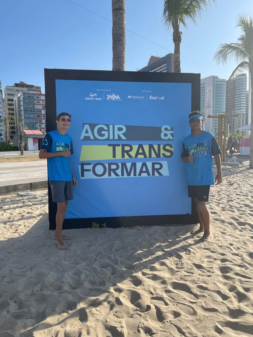 Foto do mutirão de limpeza de praias em Fortaleza