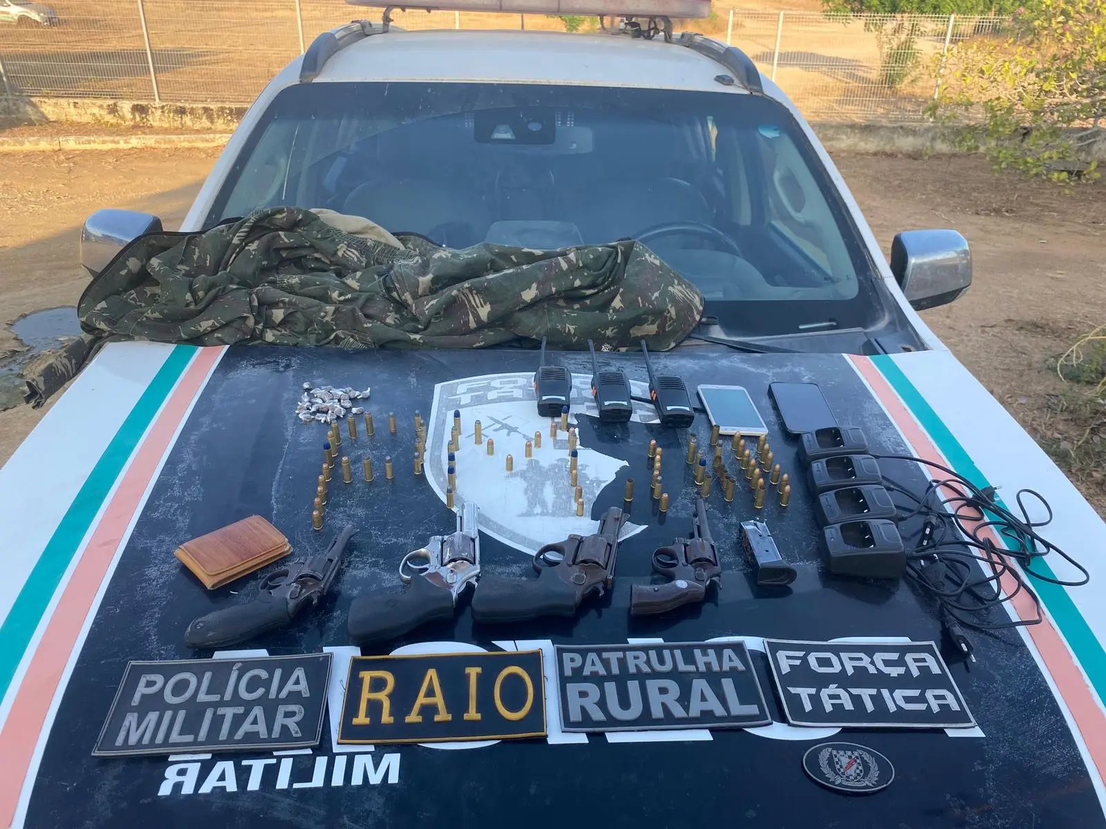 Material apreendido pela Polícia Militar durante uma abordagem na zona rural de Miraíma