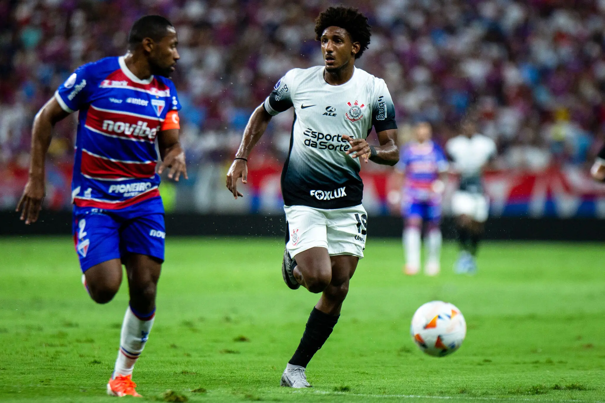 Foto de Talles Magno, jogador do Corinthians, durante jogo contra o Fortaleza na Sul-Americana