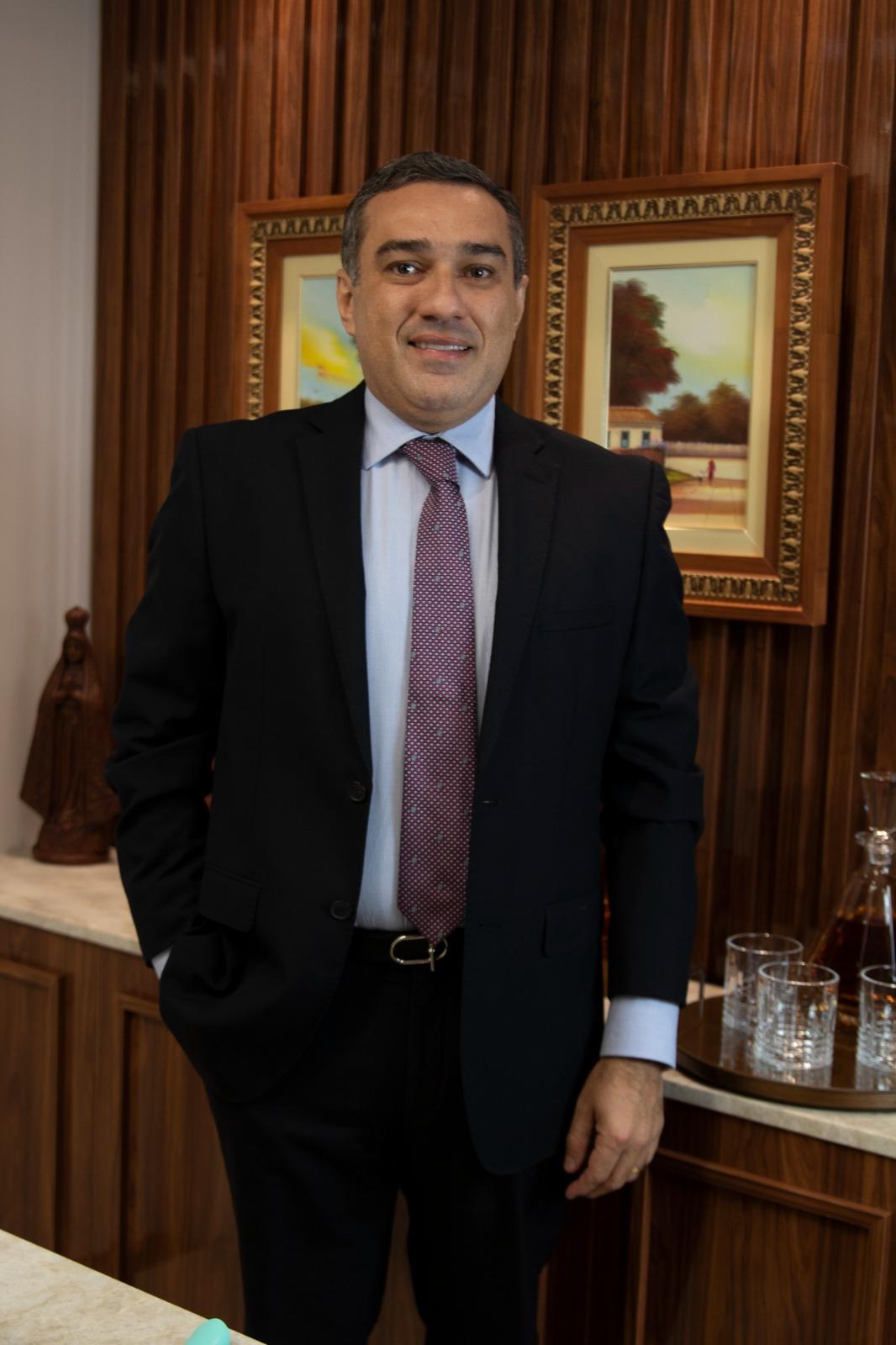 Livelton Lopes é mestre em Direito Penal Econômico