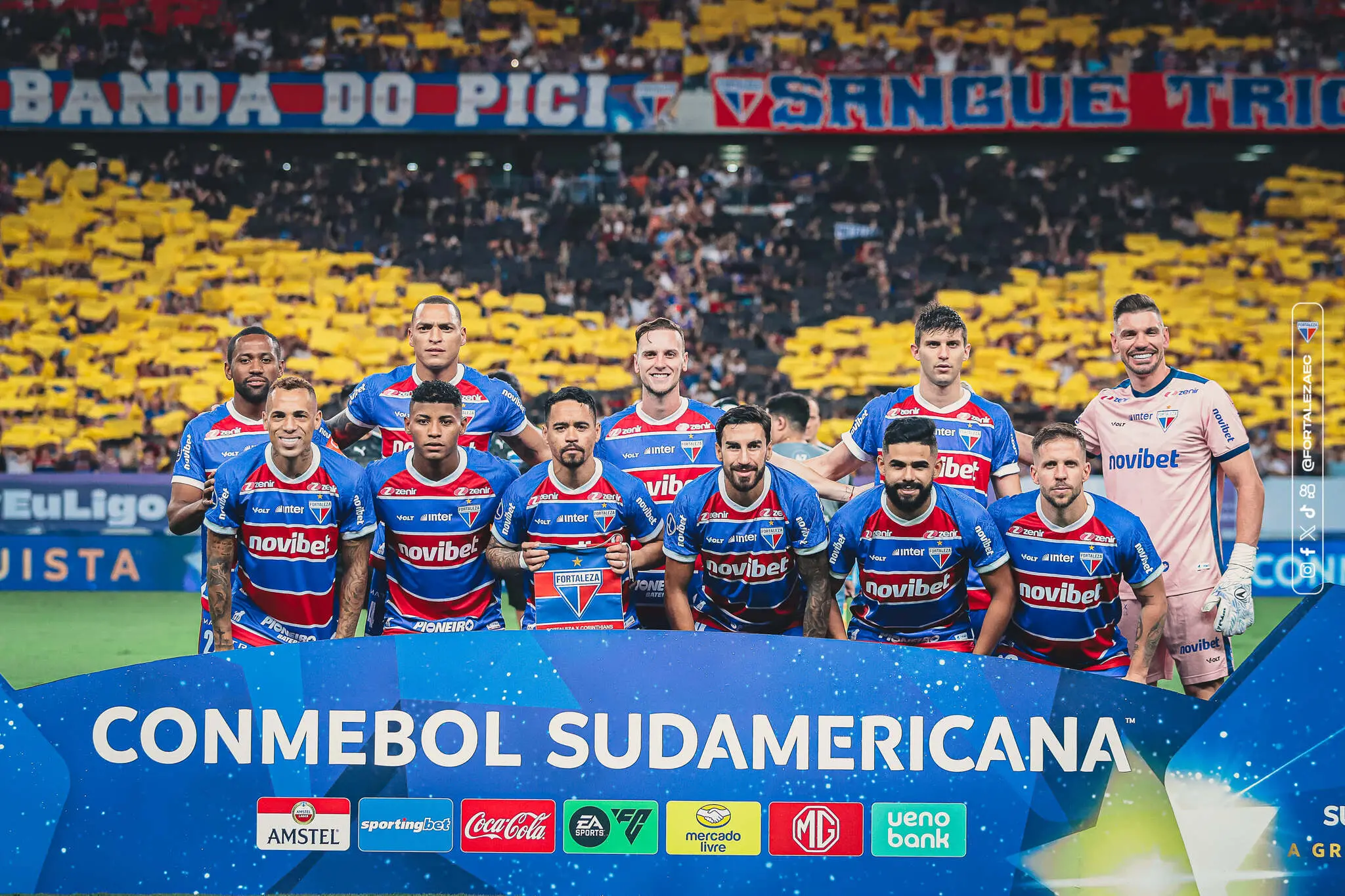 Foto de jogadores do Fortaleza antes de jogo contra o Corinthians na Sul-Americana 2024