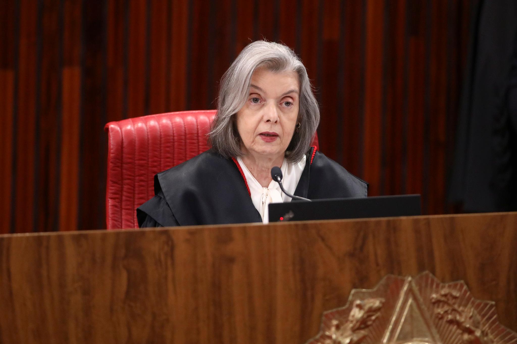 Ministra Cármen Lúcia, presidente do Tribunal Superior Eleitoral (TSE), no plenário da corte