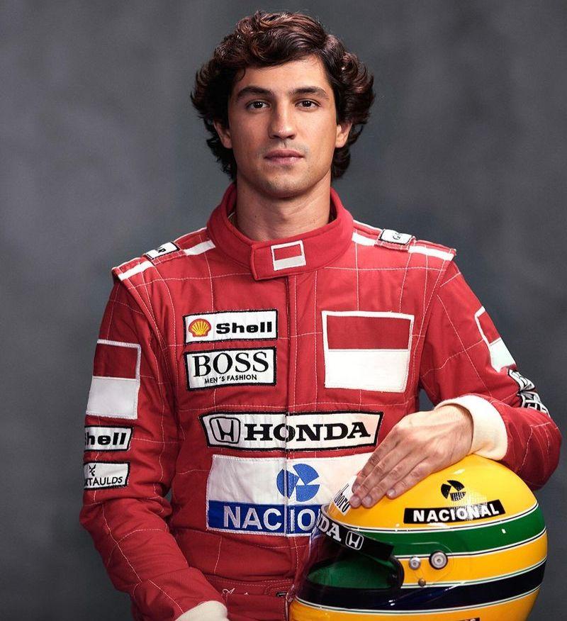 Gabriel Leone caracterizado como Ayrton Senna