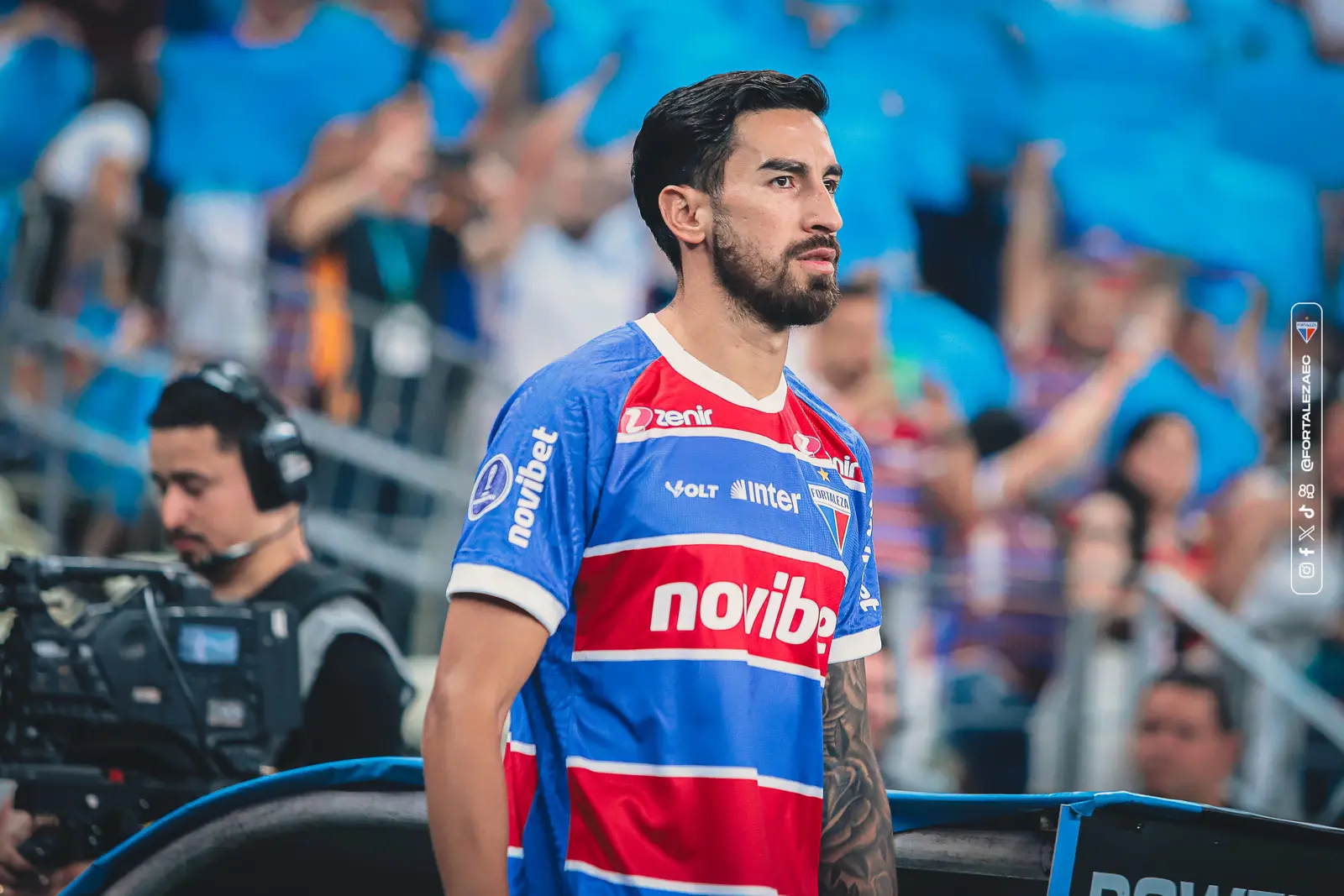 Lucero em ação pelo Fortaleza