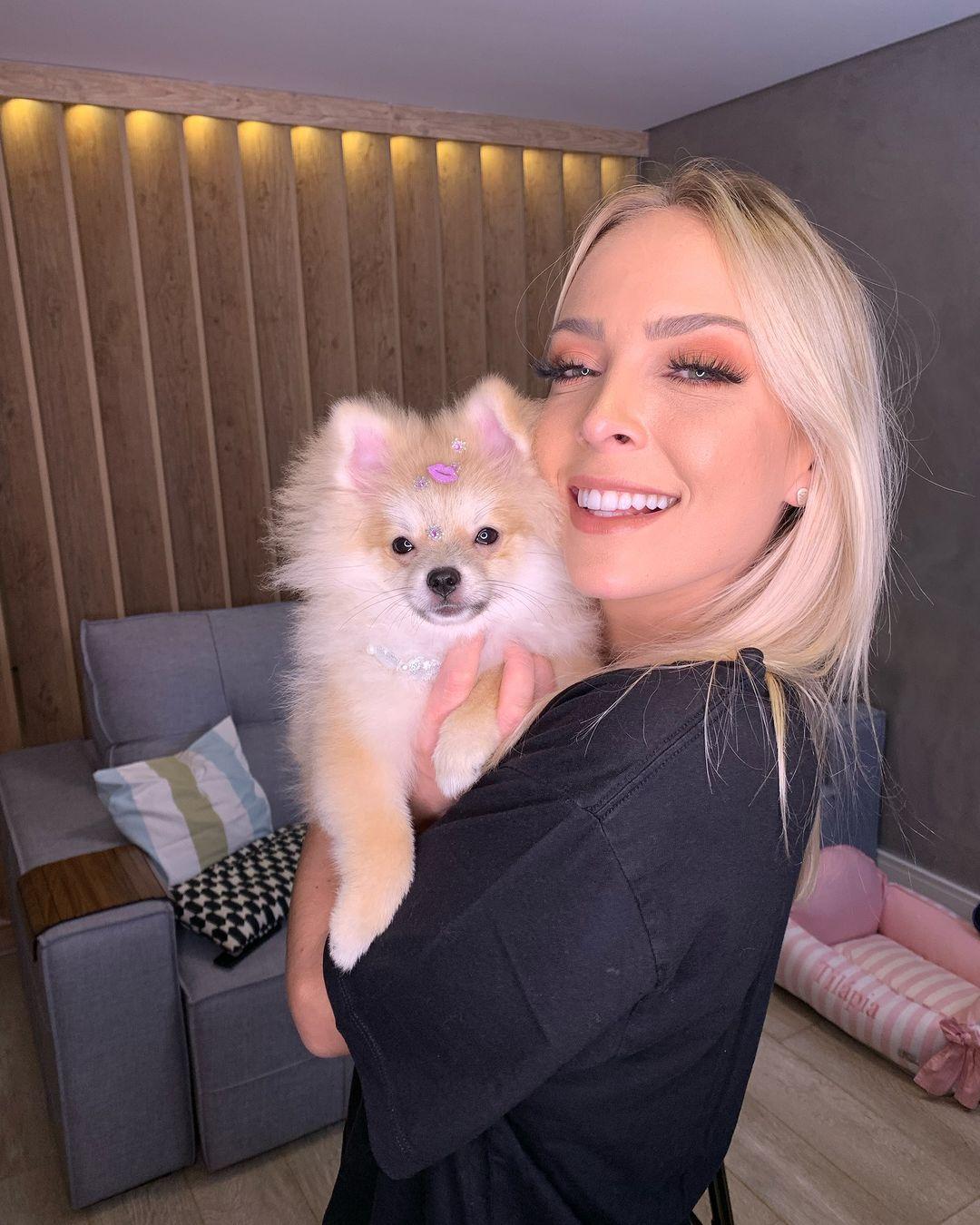 Tata com a cachorrinha Tilápia