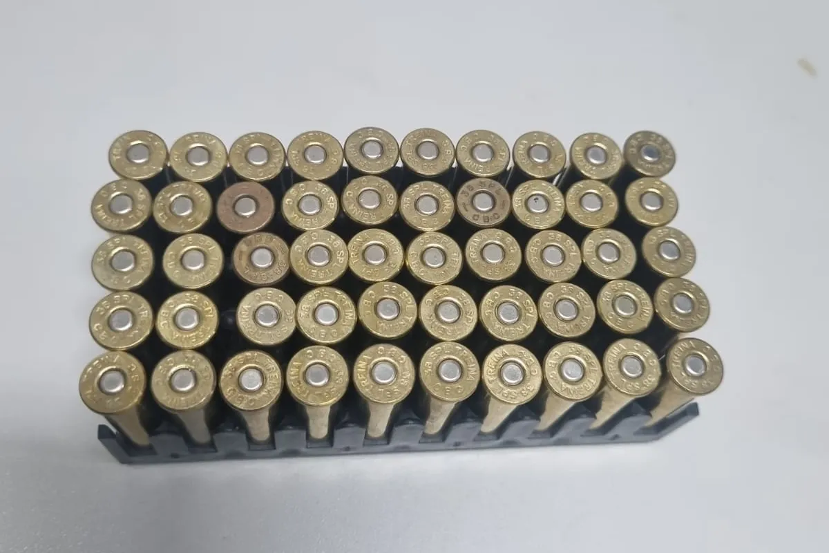 Em Fortaleza, um homem de 31 anos foi preso em flagrante com uma caixa de munição calibre 38 sem registro