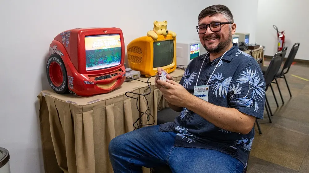 Coles Raros De videogames a fichas de orelhão, feira gratuita reúne itens raros de ...