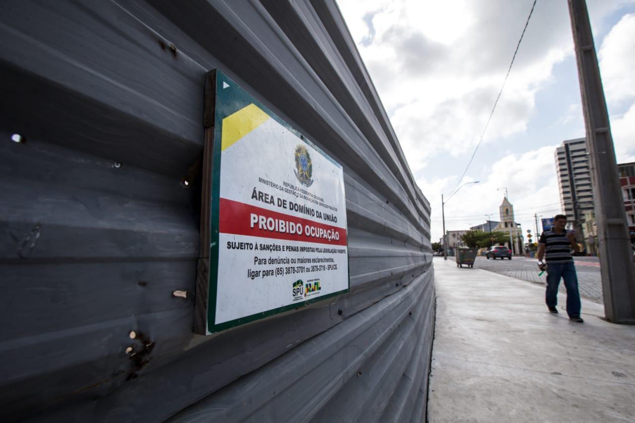 Placa da SPU impede ocupações no terreno do Edifício São Pedro