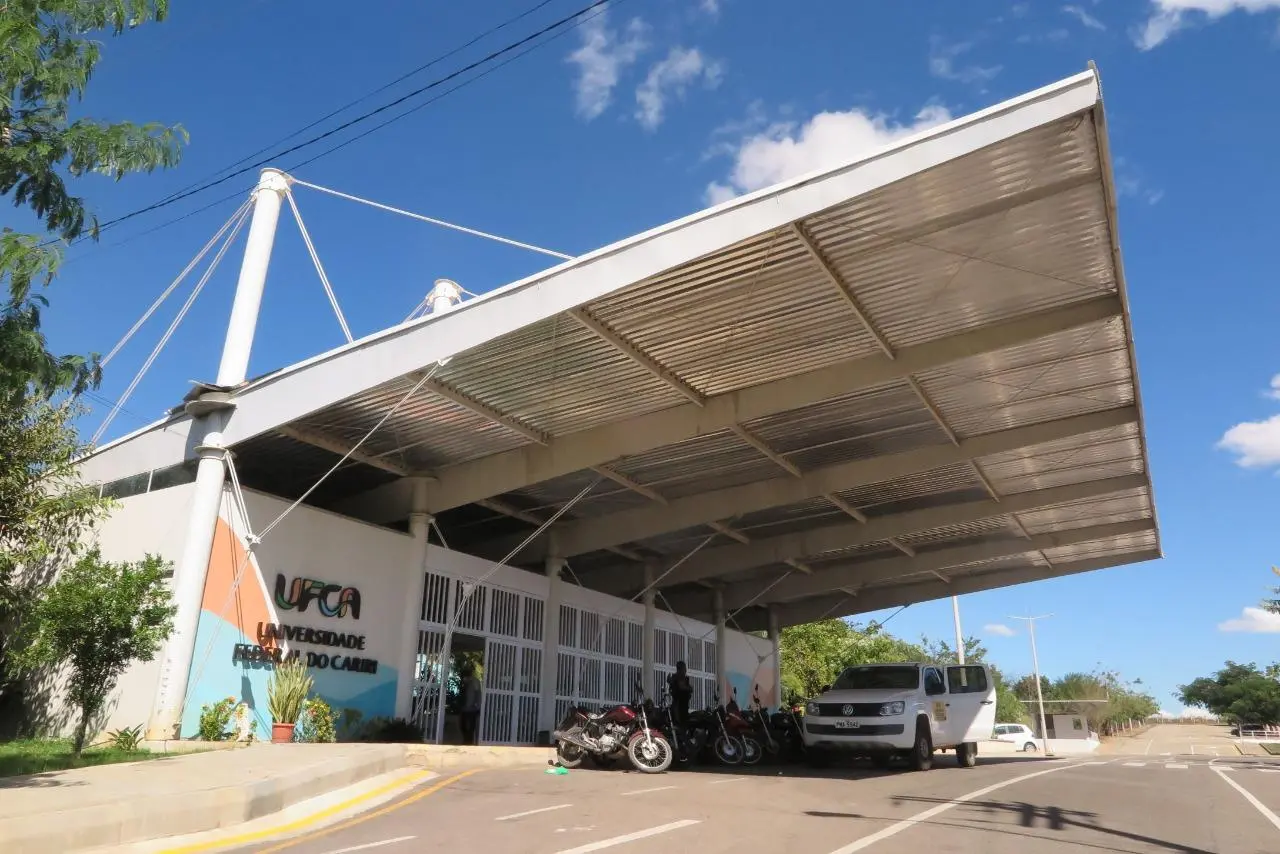 Fachada do campus da UFCA