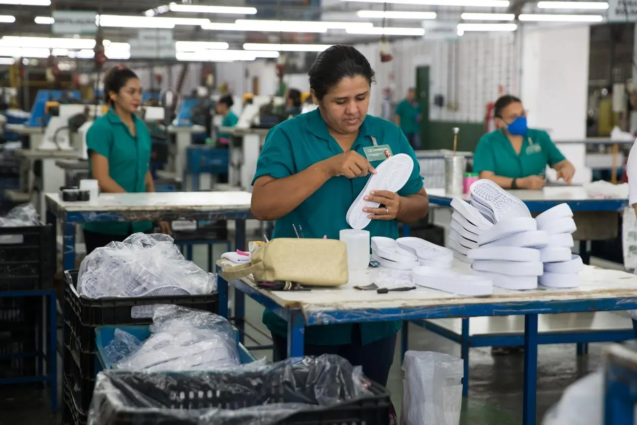 Fábrica de calçados 3