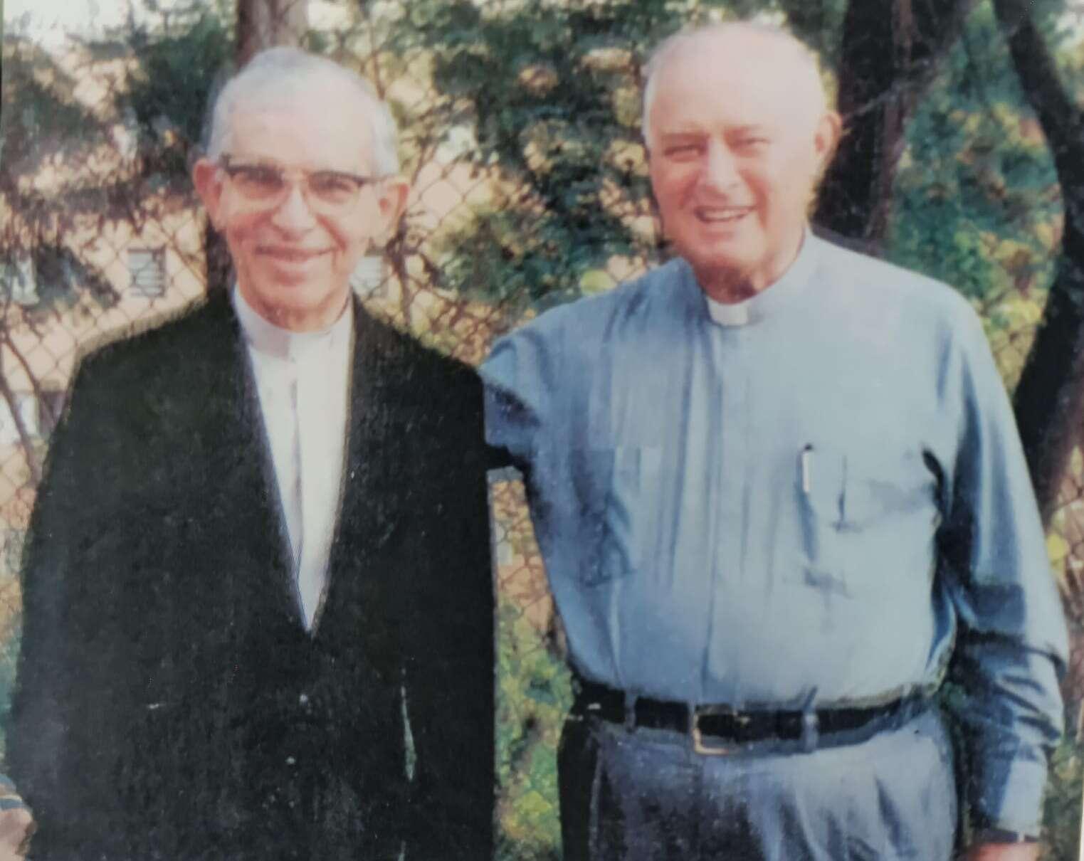 Foto antiga de Dom Edmilson Cruz ao lado de dom Aloísio Lorscheider