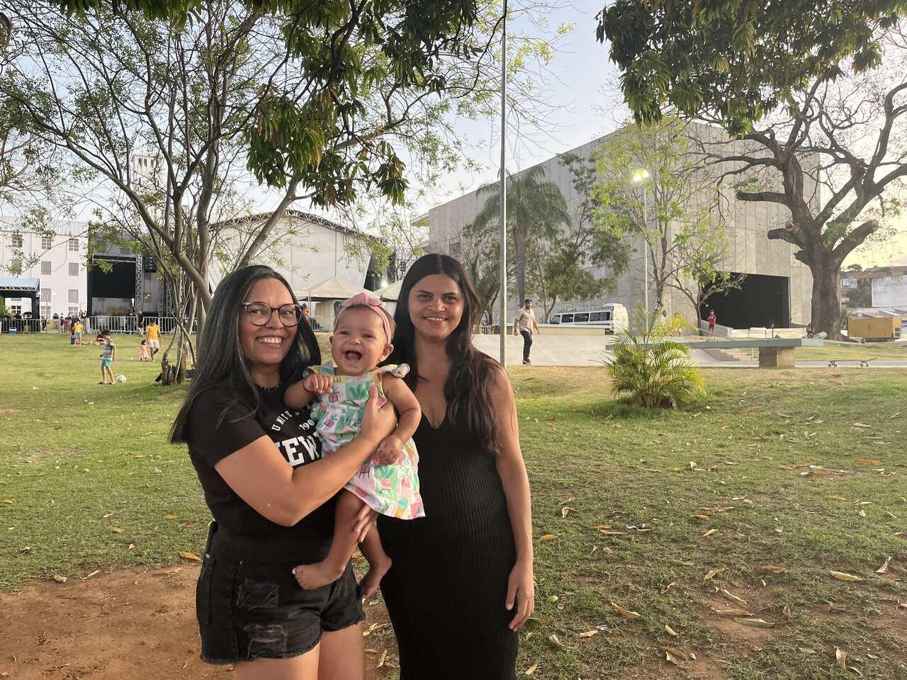 Eliana, Kiara e Talita curtiram o primeiro aniversário da pequena no parque do centro cultural