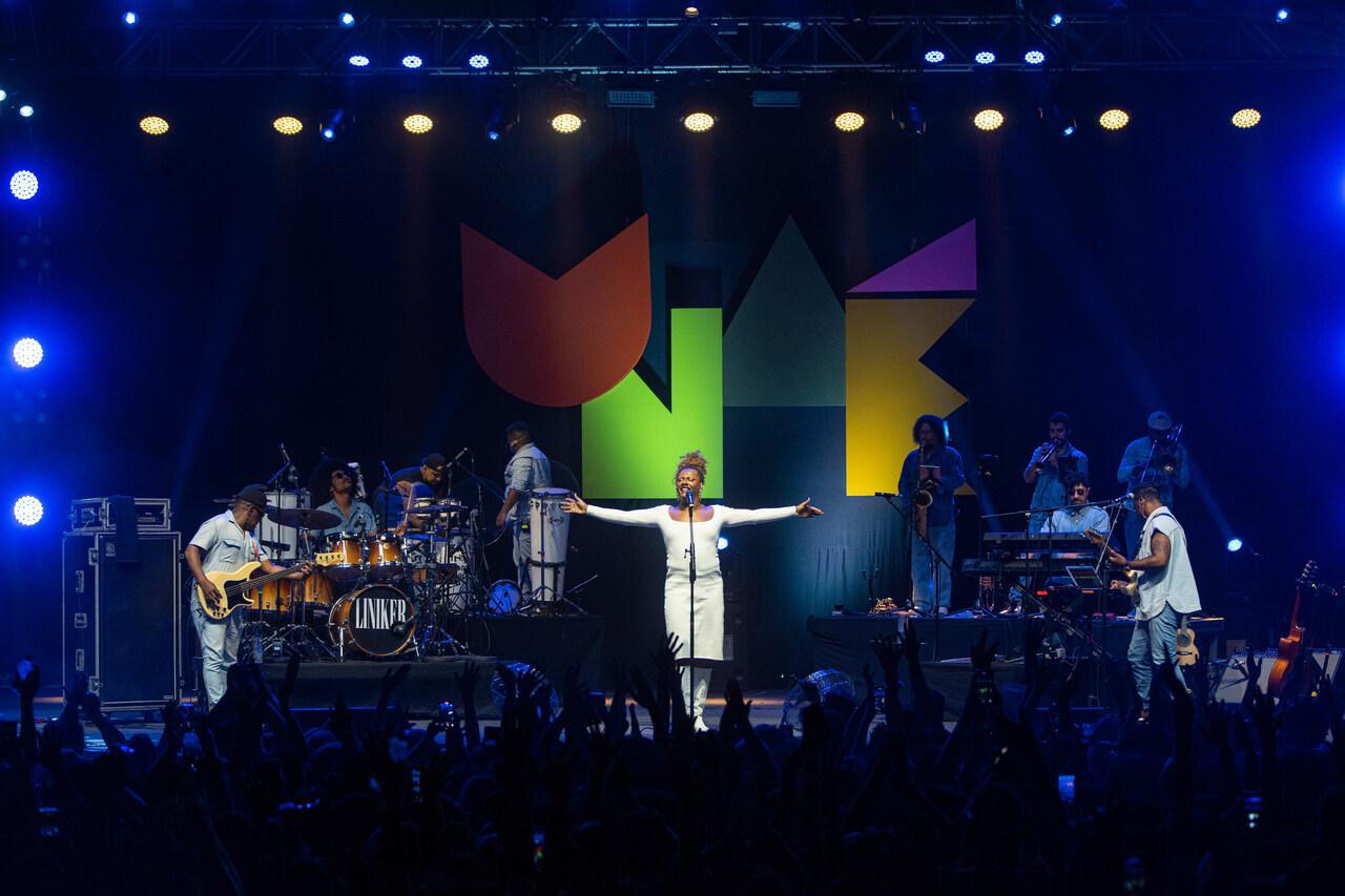 Cantora Liniker foi uma das atrações do 1º Festival Unaé, que aconteceu em outubro de 2023