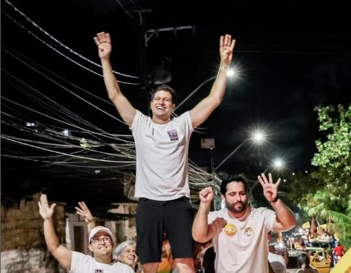 Aos 30 anos, João Campos é terceiro prefeito reeleito da história de Recife