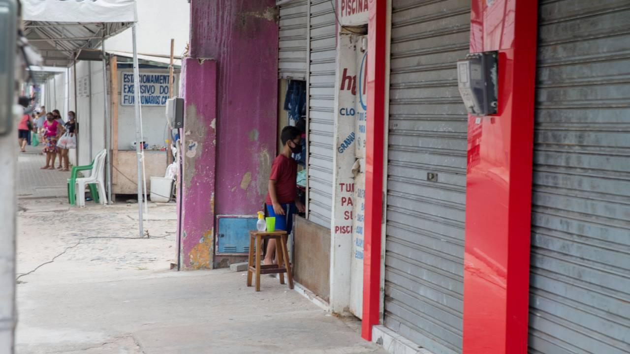 Comércio fechado no Centro de Caucaia