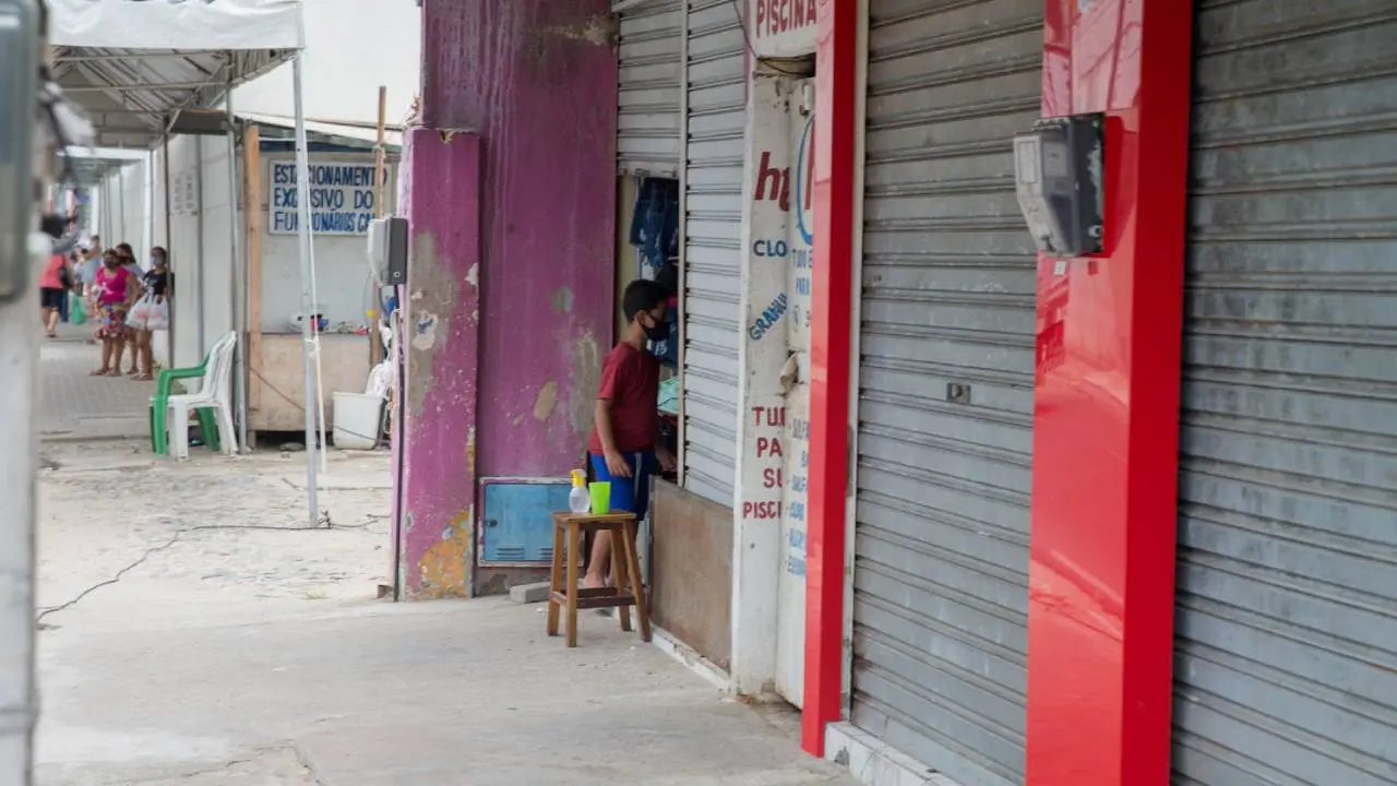 Comércio fechado no Centro de Caucaia