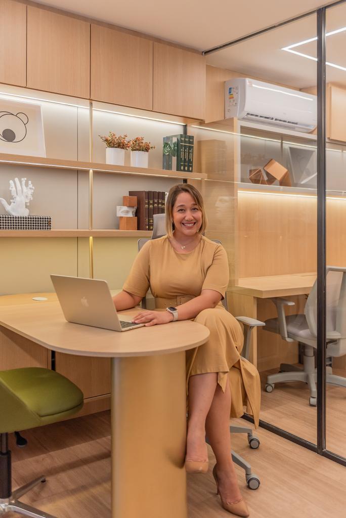 Karinne Lima é advogada e sócia do escritório Lessa & Lima Associados