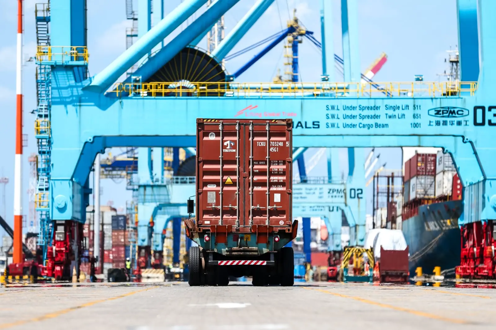 caminhão no porto do pecém