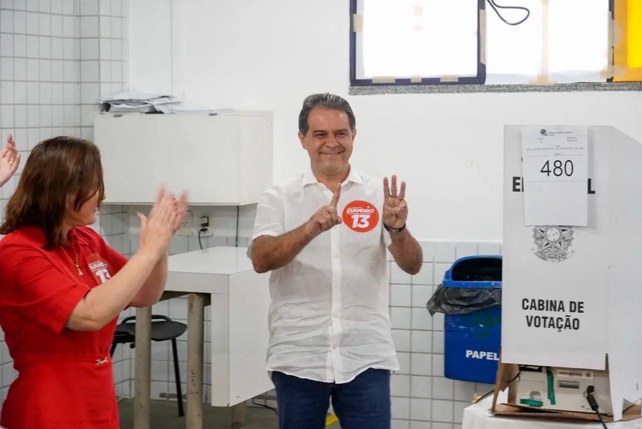 Evandro votando